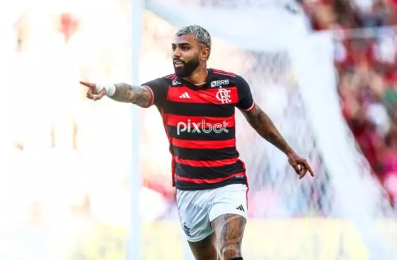 jogador Gabigol durante partida com a camisa do Flamengo